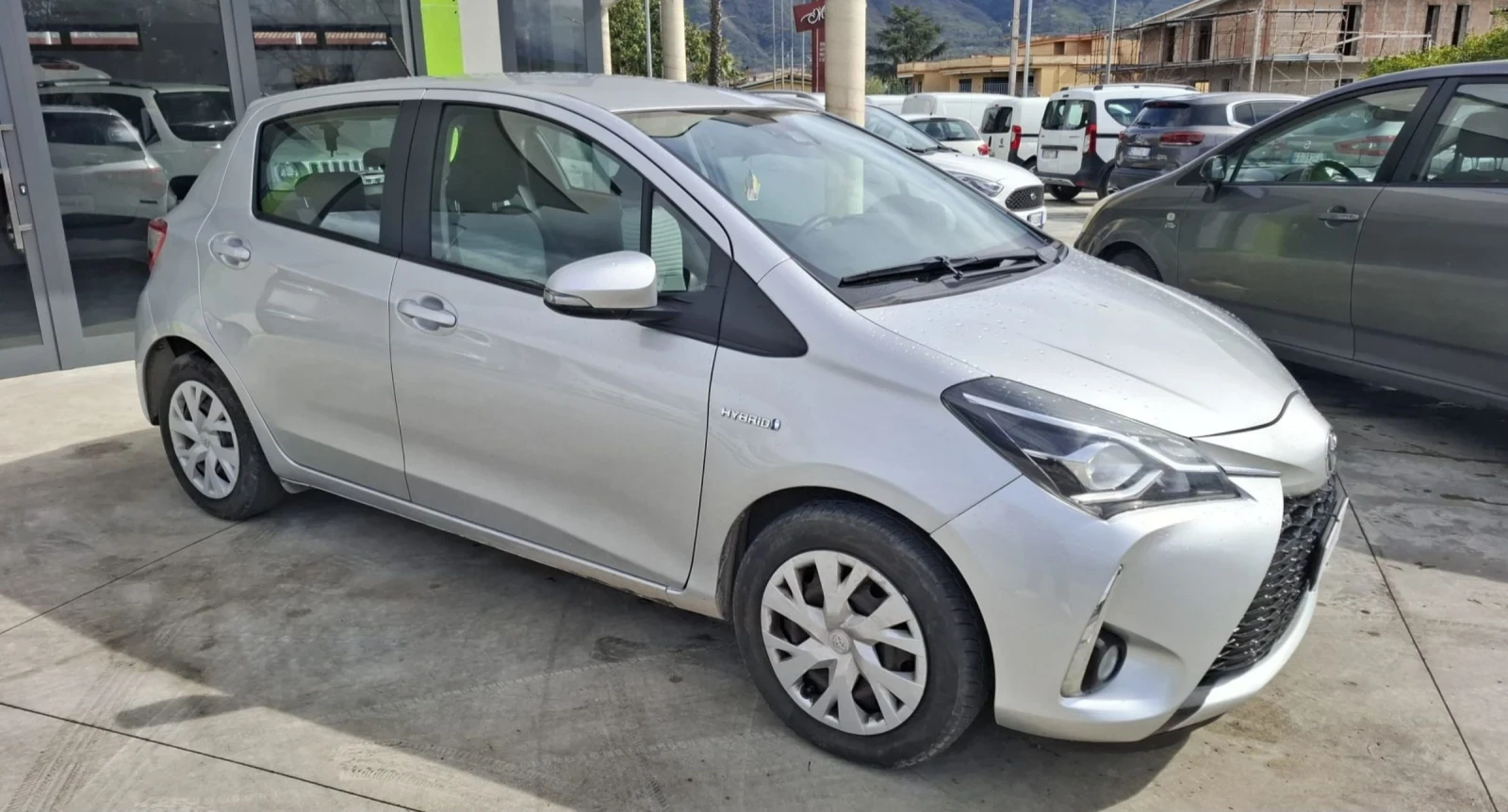 Toyota Yaris Yaris hybrid feisa, снимка 4 - Автомобили и джипове - 54149553