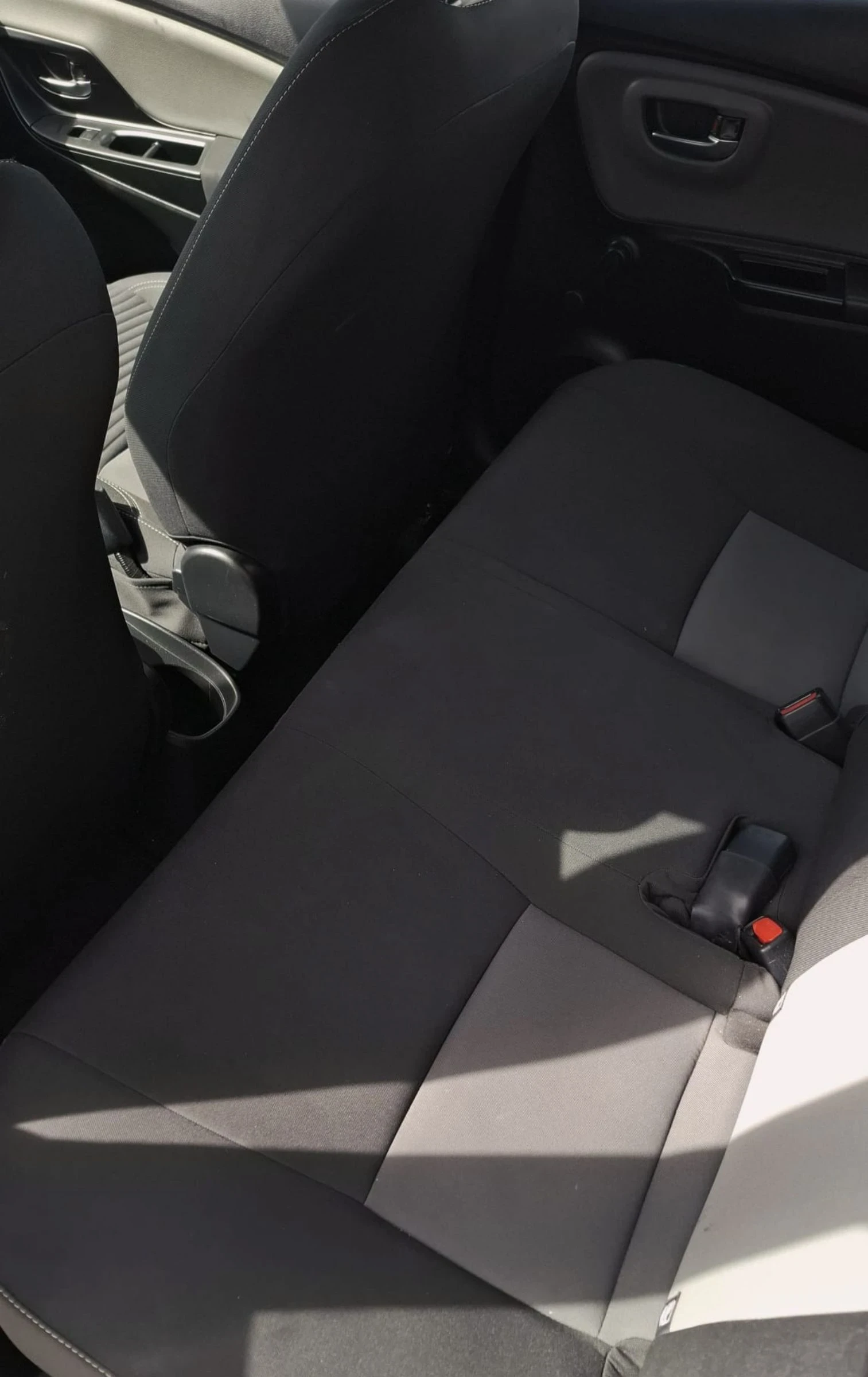 Toyota Yaris Yaris hybrid feisa, снимка 9 - Автомобили и джипове - 54149553