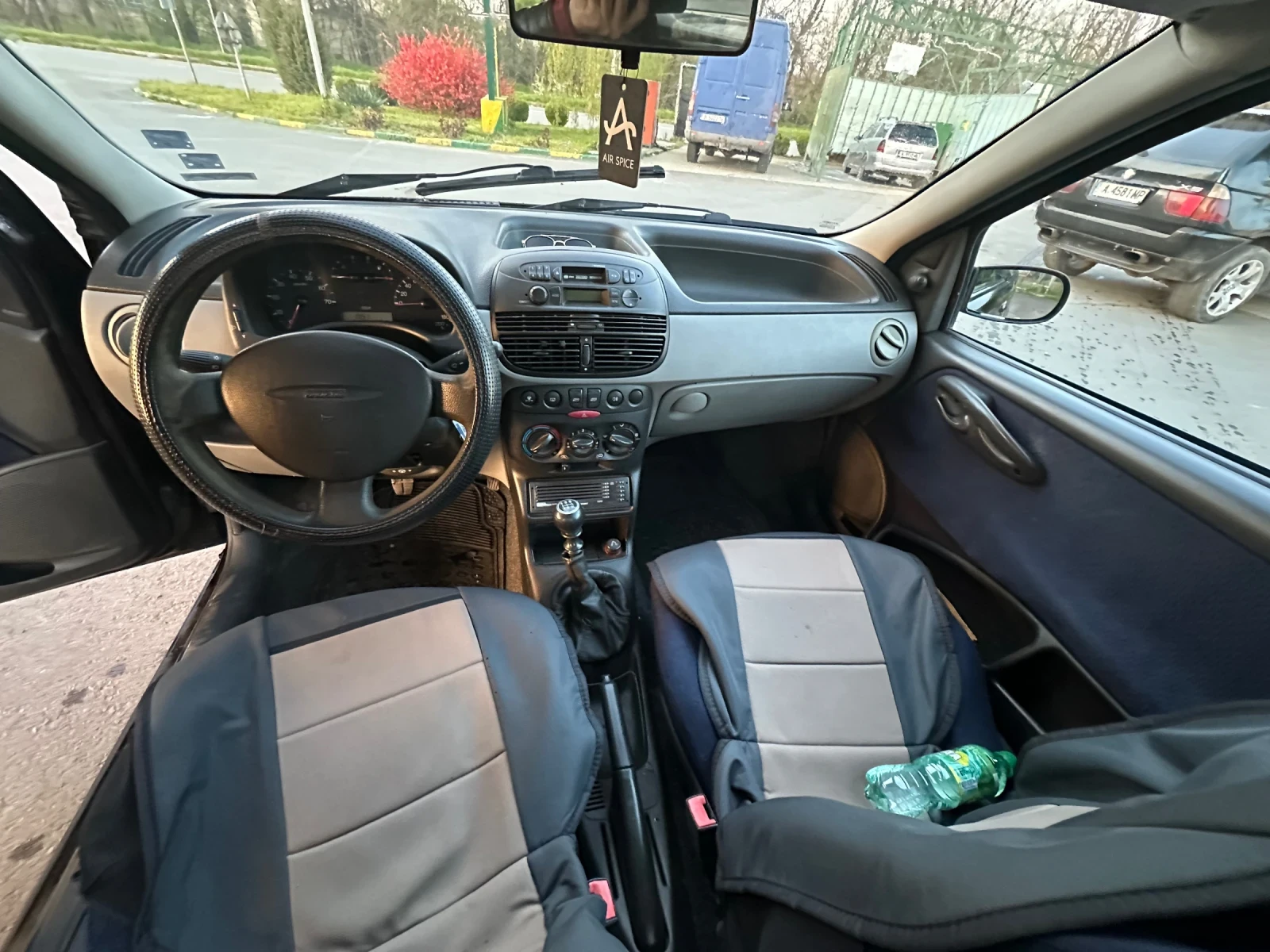 Fiat Punto 1.4 Климатик, снимка 6 - Автомобили и джипове - 54234623