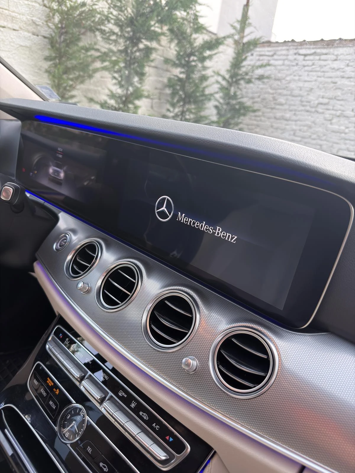 Mercedes-Benz E 220 4 matik, снимка 6 - Автомобили и джипове - 54519656