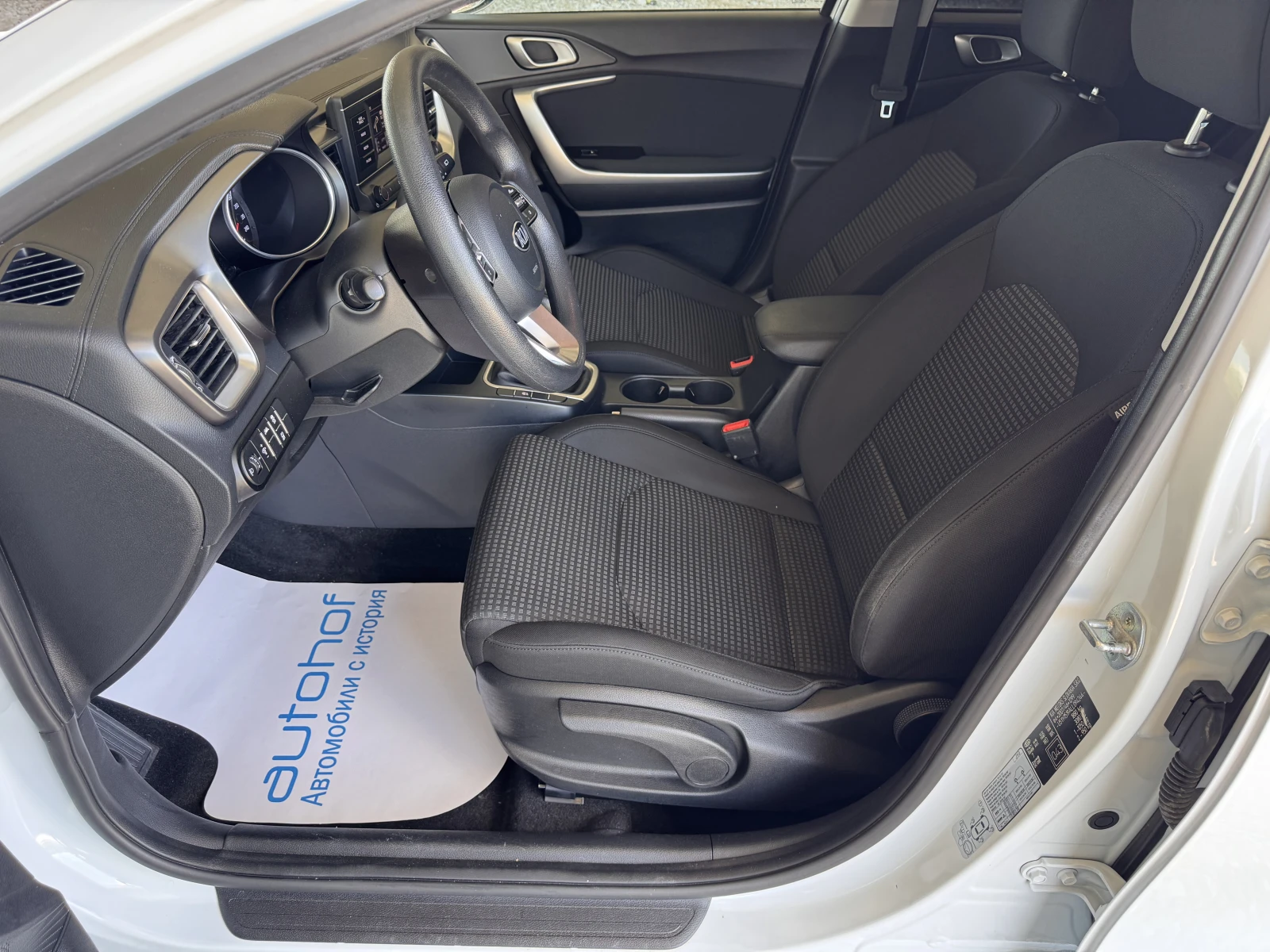Kia Ceed LX/1.6CRDi/116k.c./6MT, снимка 8 - Автомобили и джипове - 54712567