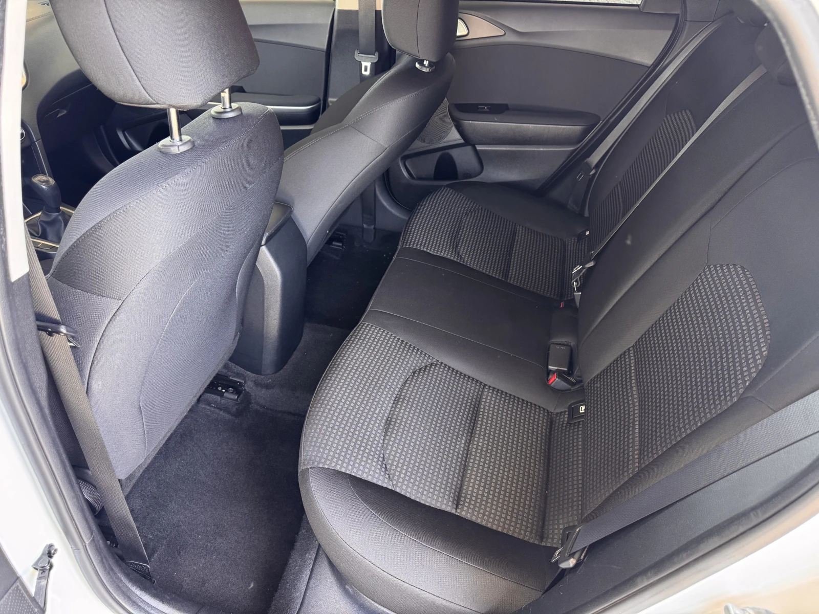Kia Ceed LX/1.6CRDi/116k.c./6MT, снимка 10 - Автомобили и джипове - 54712567