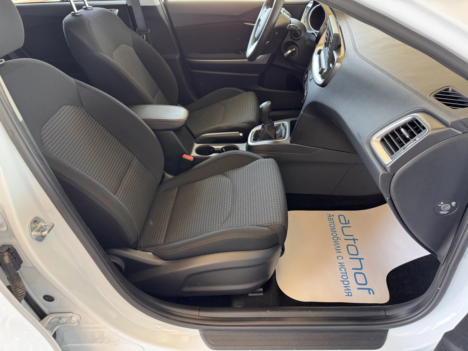 Kia Ceed LX/1.6CRDi/116k.c./6MT, снимка 9 - Автомобили и джипове - 54712567