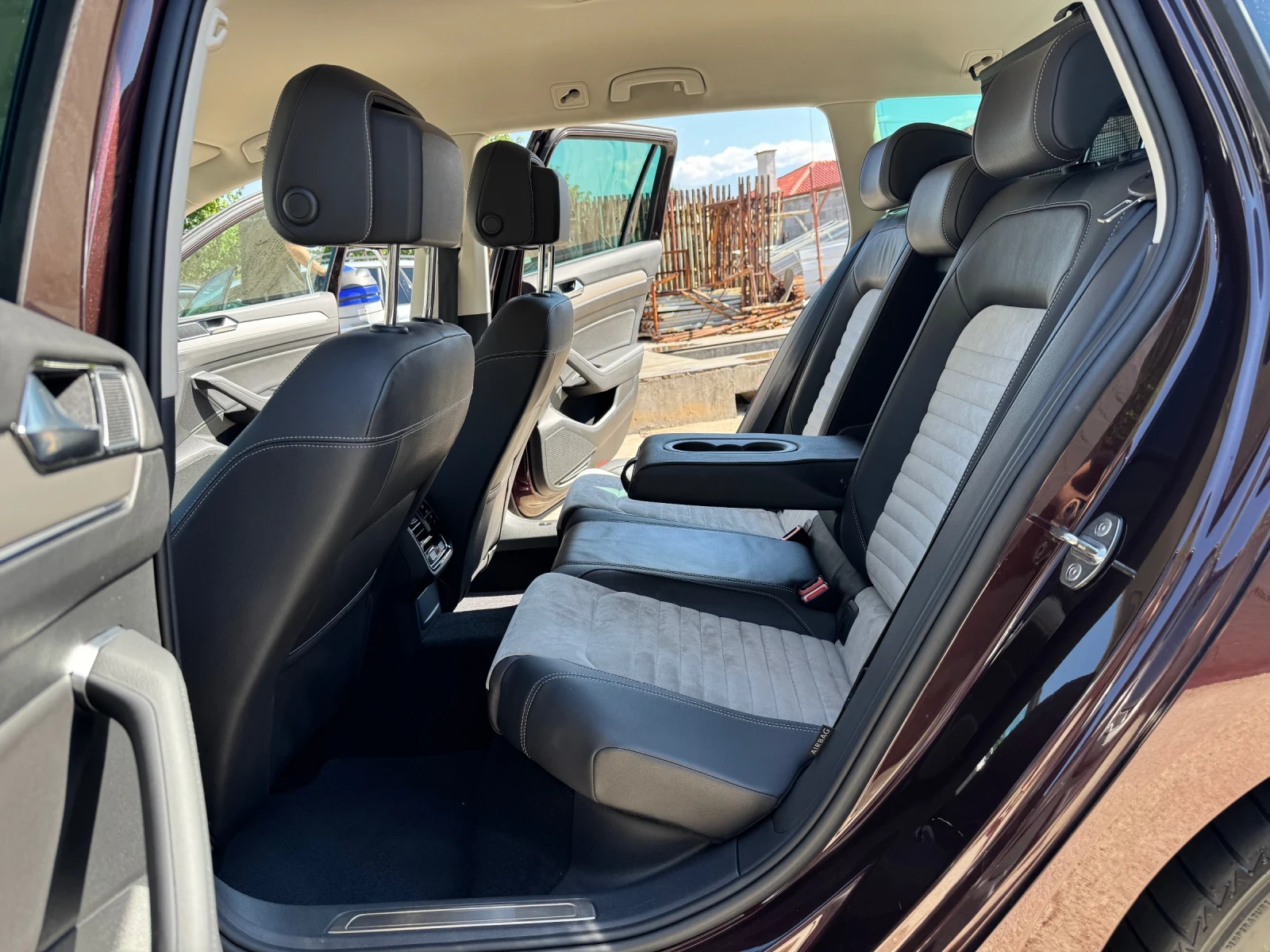 VW Passat * Executive* DSG* 360* Massage* , снимка 8 - Автомобили и джипове - 55229379
