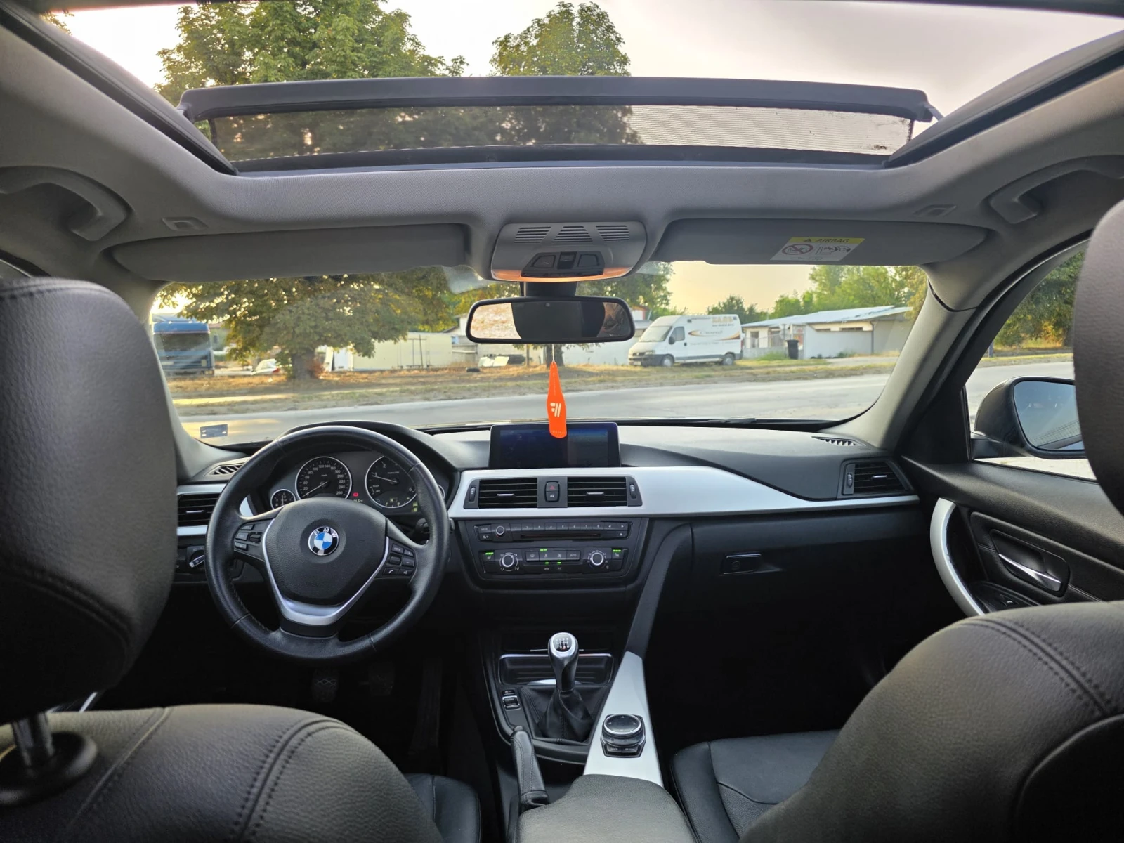 BMW 320 X-Drive* 184 к.с.* NAVI* Панорама* , снимка 9 - Автомобили и джипове - 55851265