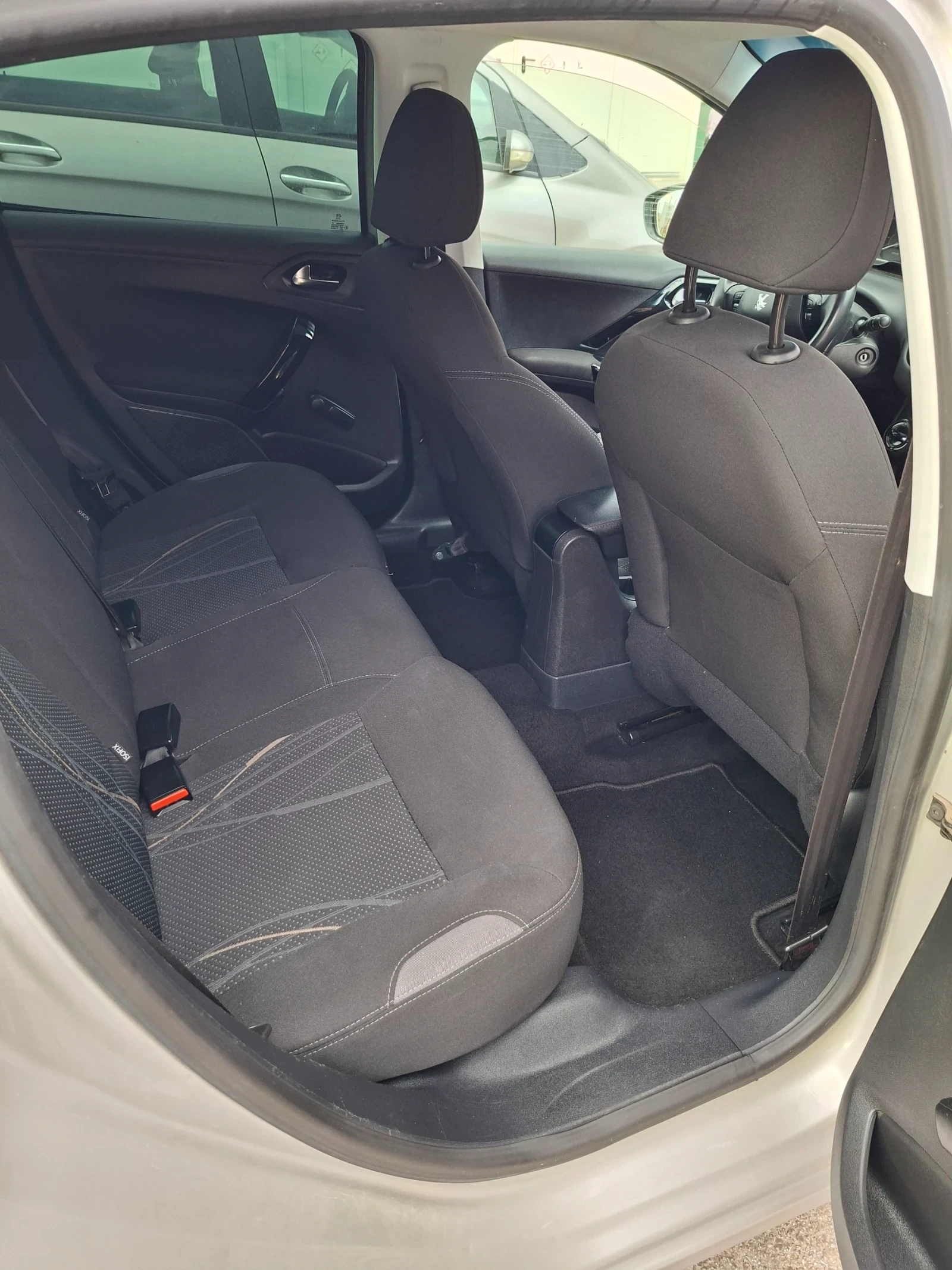 Peugeot 208, снимка 14 - Автомобили и джипове - 55875809