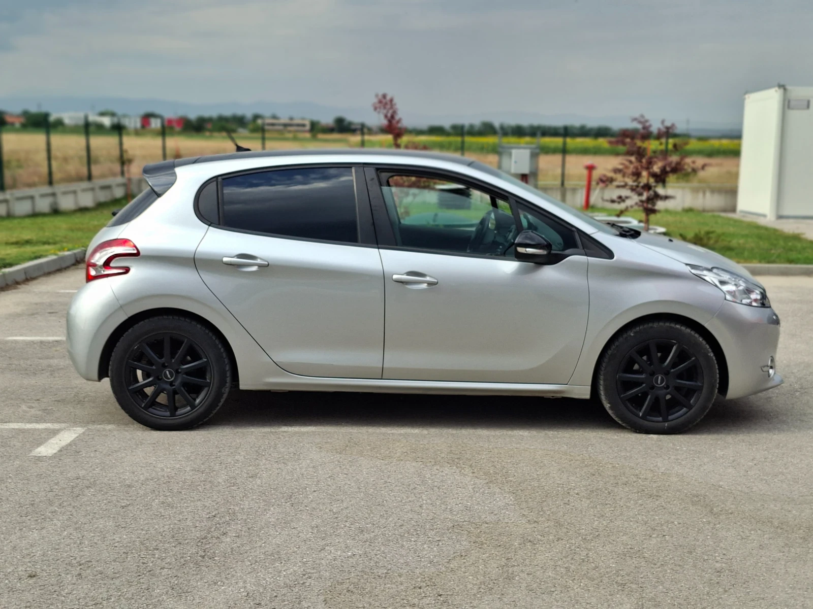 Peugeot 208, снимка 4 - Автомобили и джипове - 55875809