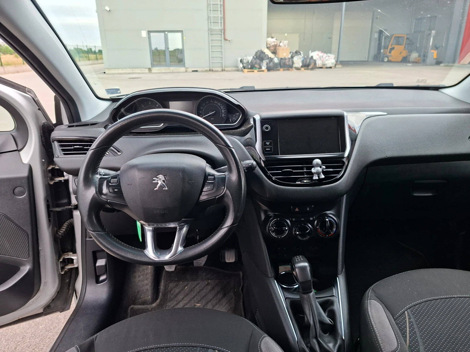 Peugeot 208, снимка 8 - Автомобили и джипове - 55875809