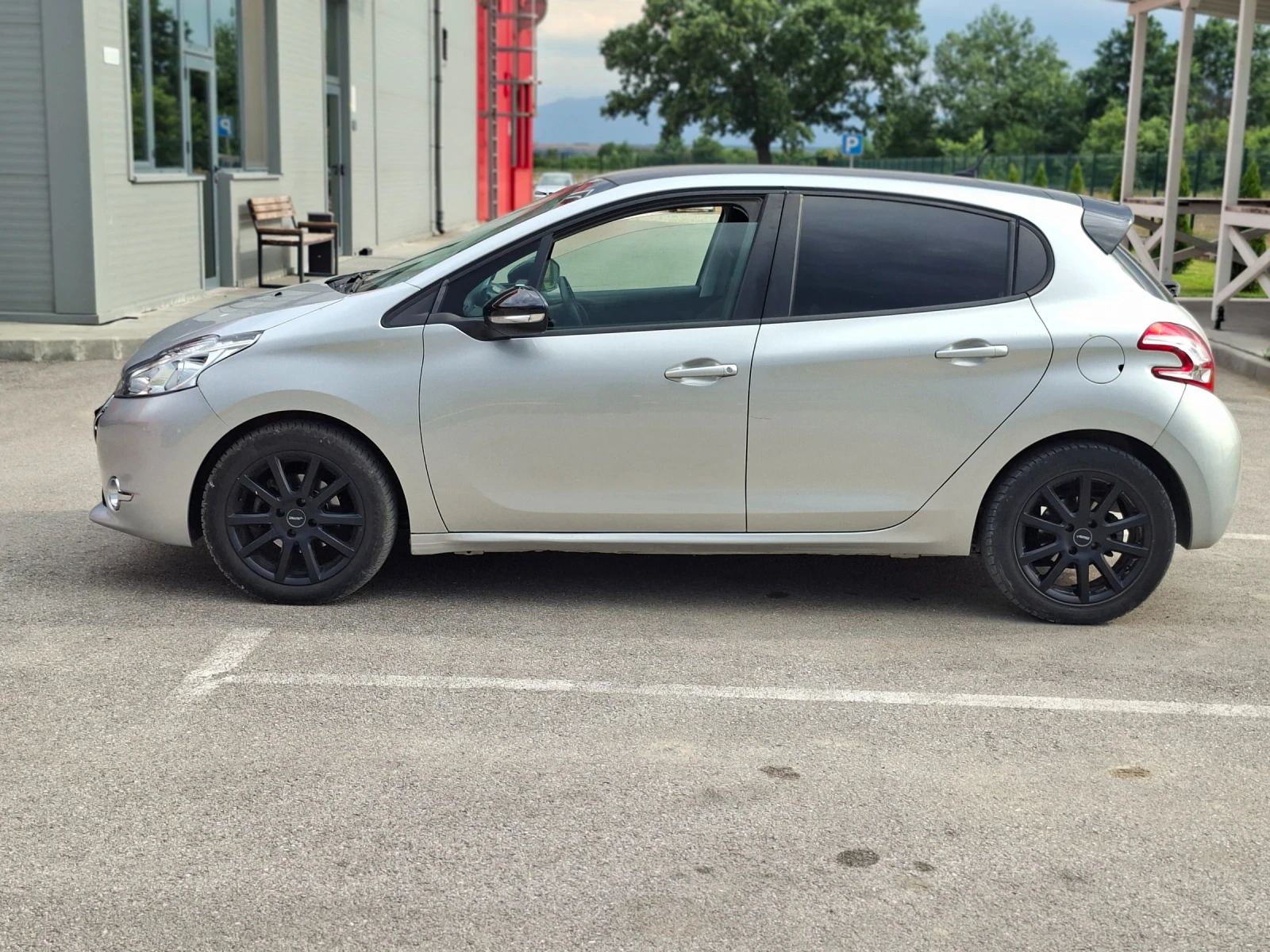 Peugeot 208, снимка 5 - Автомобили и джипове - 55875809