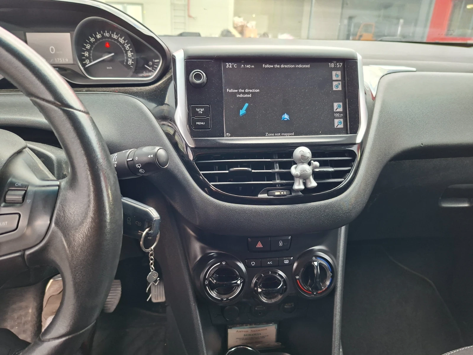 Peugeot 208, снимка 9 - Автомобили и джипове - 55875809
