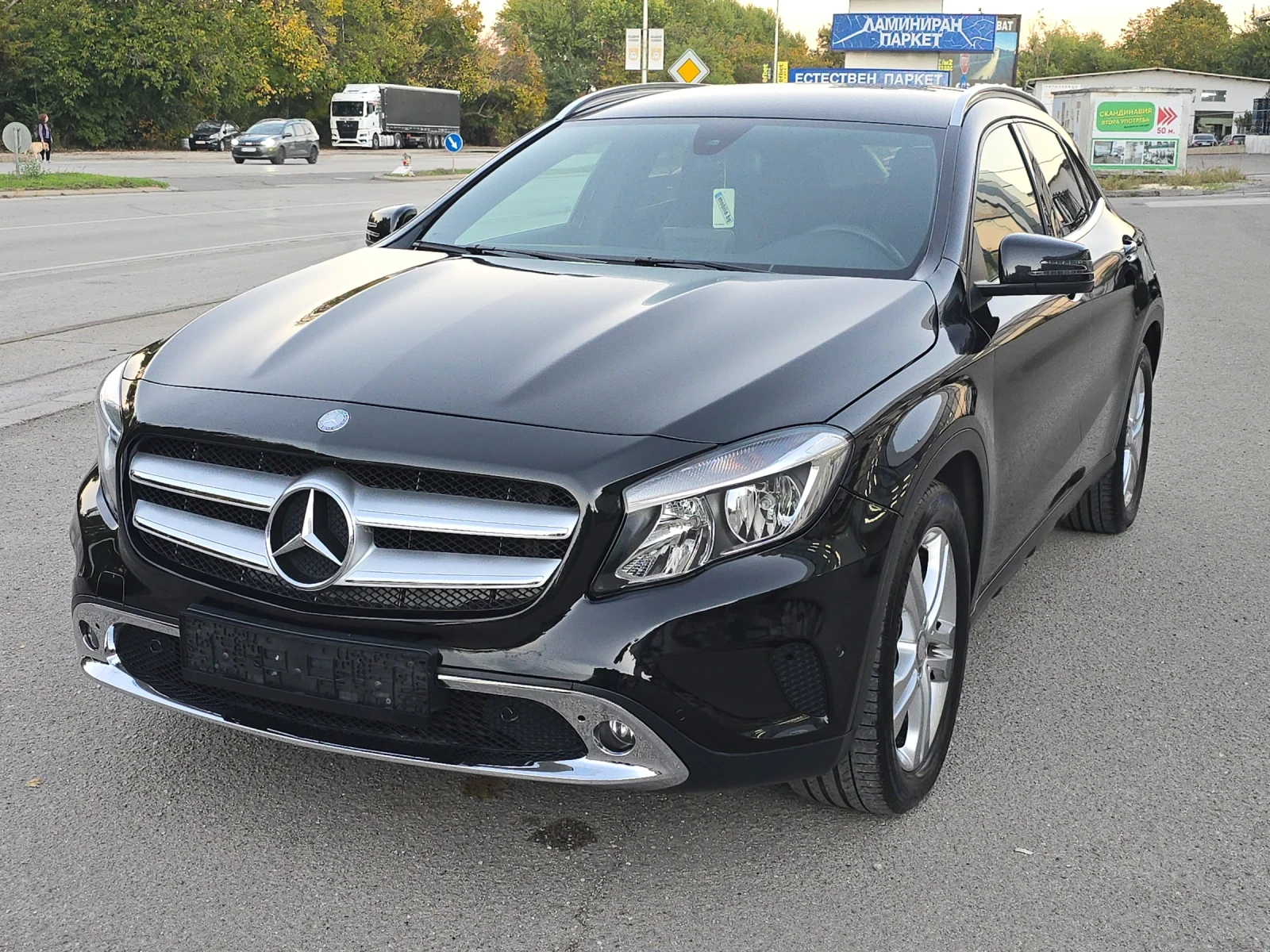 Mercedes-Benz GLA 180 BENZIN--EDITION
