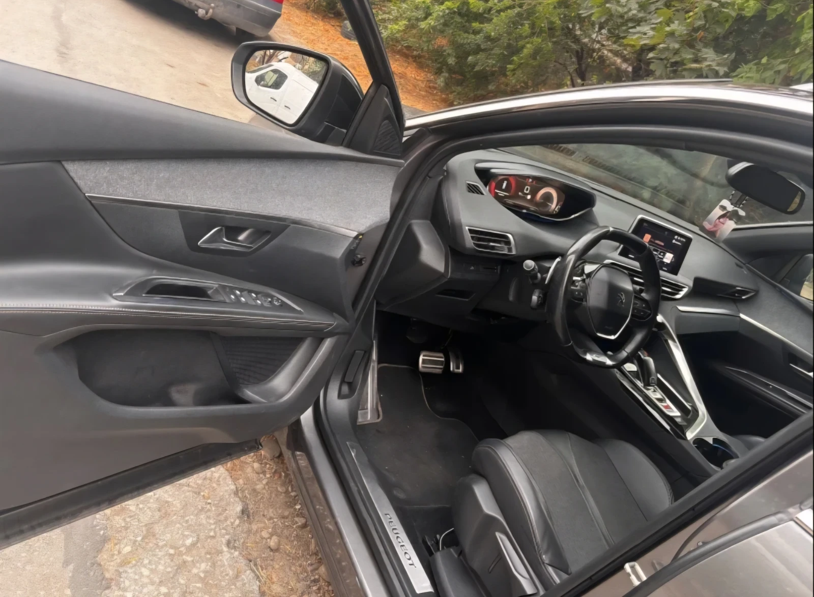 Peugeot 5008 Бензин Евро 6 165hp, снимка 11 - Автомобили и джипове - 56648404