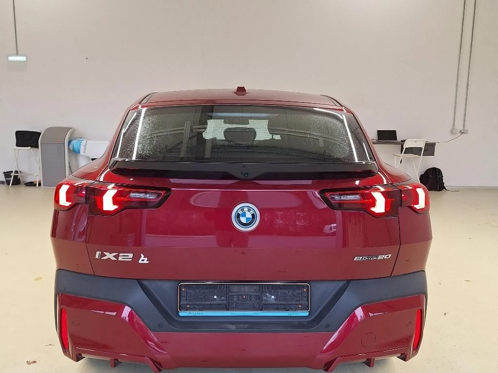 BMW iX2 eDrive20 LED Navi 98.4% SoH, снимка 6 - Автомобили и джипове - 56723963