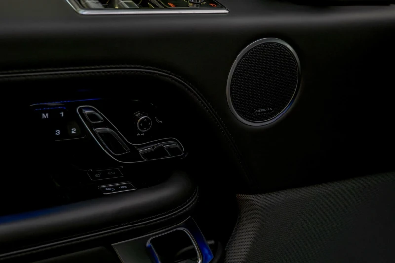 Land Rover Range rover Autobiography/ LWB /DAB+ /Meridian/V8/Камера 360/, снимка 13 - Автомобили и джипове - 52711957