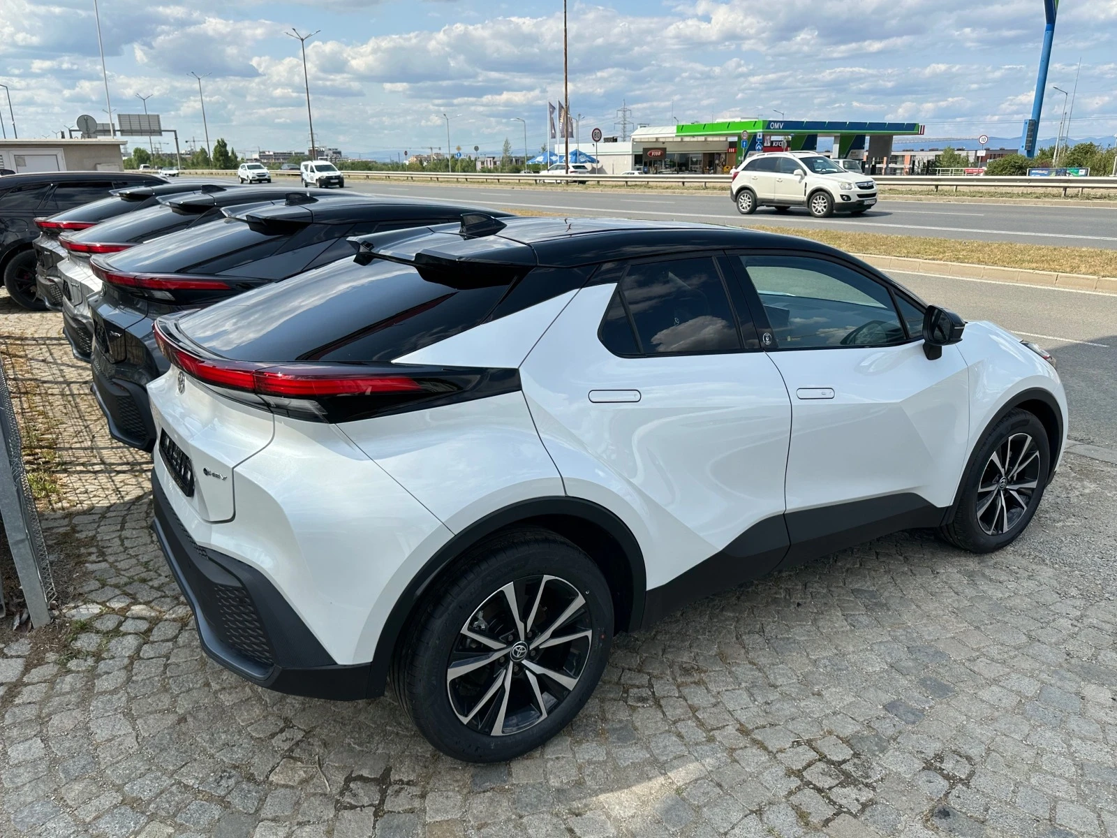 Toyota C-HR  0 км/2, 0/Hibrid/197ps./НАЛИЧЕН/Team Deutschland/ - изображение 3