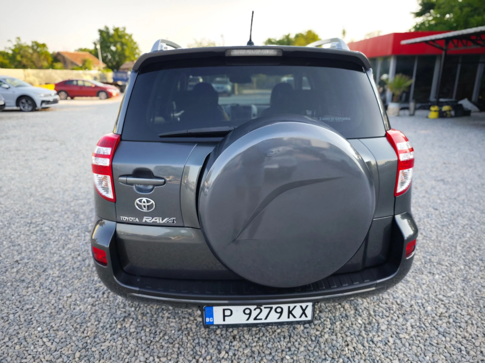 Toyota Rav4 ПОДАРЪК ЗИМНИ ГУМИ/ВС ПЛАТЕНО/ОБСЛУЖ/НОВ СЪЕДИНИТЕ - изображение 8