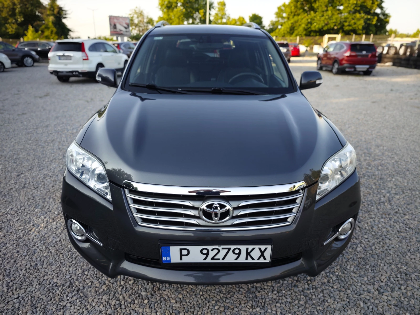 Toyota Rav4 ПОДАРЪК ЗИМНИ ГУМИ/ВС ПЛАТЕНО/ОБСЛУЖ/НОВ СЪЕДИНИТЕ - изображение 3