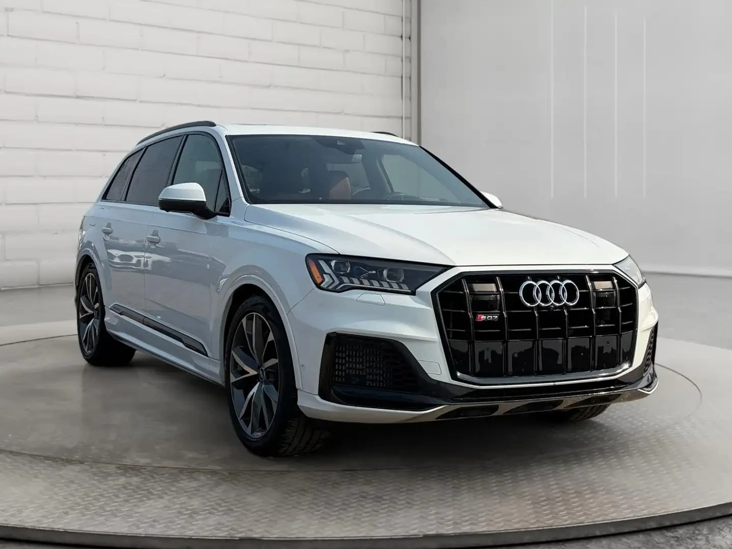 Audi SQ7 BLK OPTIC* 360* DIS* ОБДУХ* B&O* HUD* КРАЙНА ЦЕНА, снимка 3 - Автомобили и джипове - 56239160