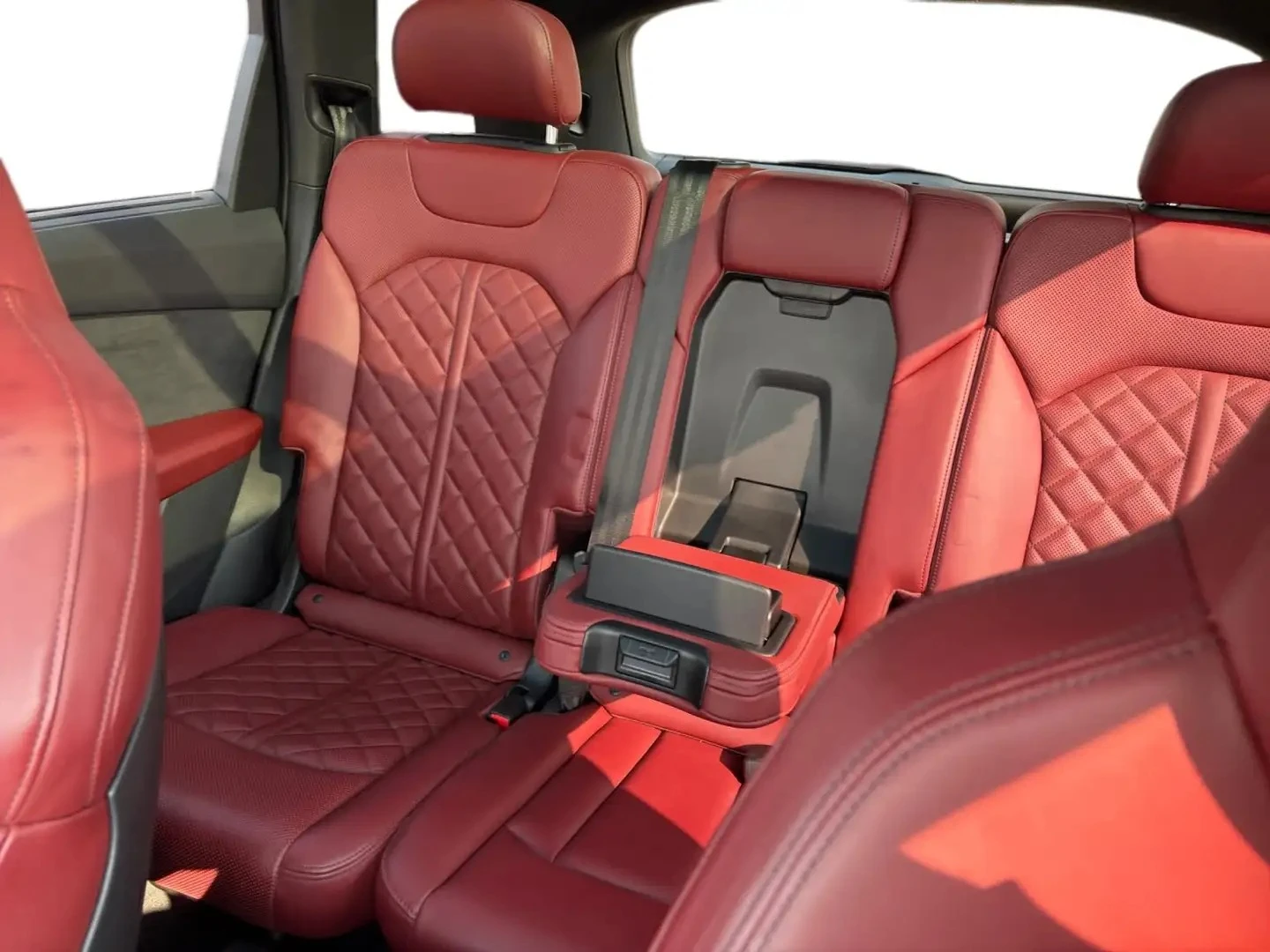 Audi SQ7 BLK OPTIC* 360* DIS* ОБДУХ* B&O* HUD* КРАЙНА ЦЕНА, снимка 16 - Автомобили и джипове - 56239160