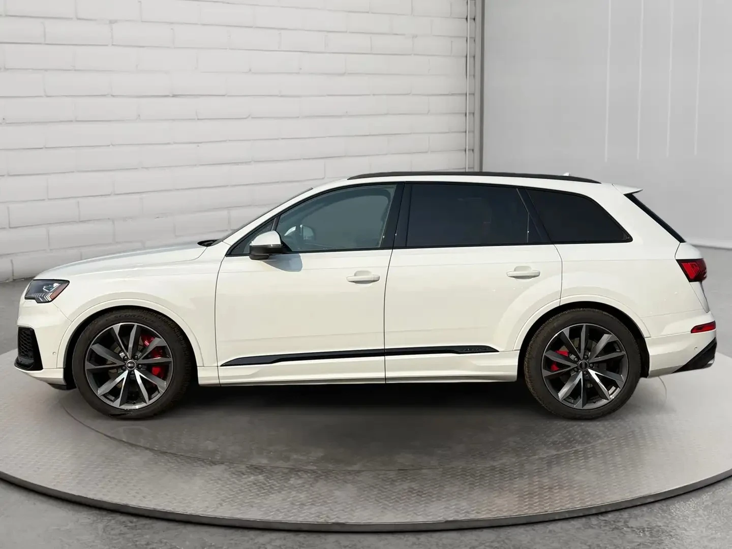 Audi SQ7 BLK OPTIC* 360* DIS* ОБДУХ* B&O* HUD* КРАЙНА ЦЕНА, снимка 8 - Автомобили и джипове - 56239160