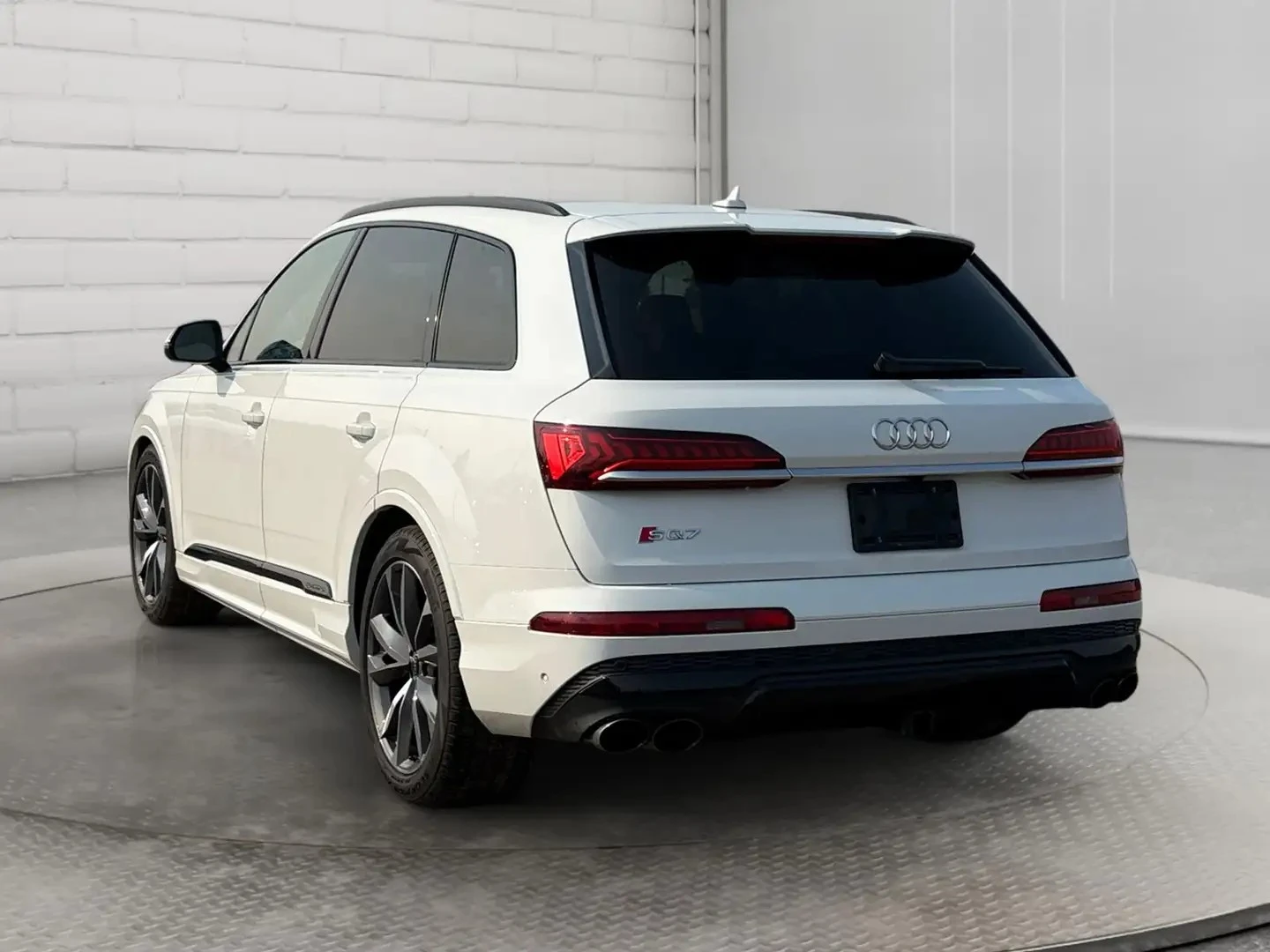 Audi SQ7 BLK OPTIC* 360* DIS* ОБДУХ* B&O* HUD* КРАЙНА ЦЕНА, снимка 7 - Автомобили и джипове - 56239160
