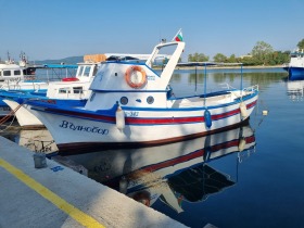 Лодка Собствено производство, снимка 1 - Воден транспорт - 46471602