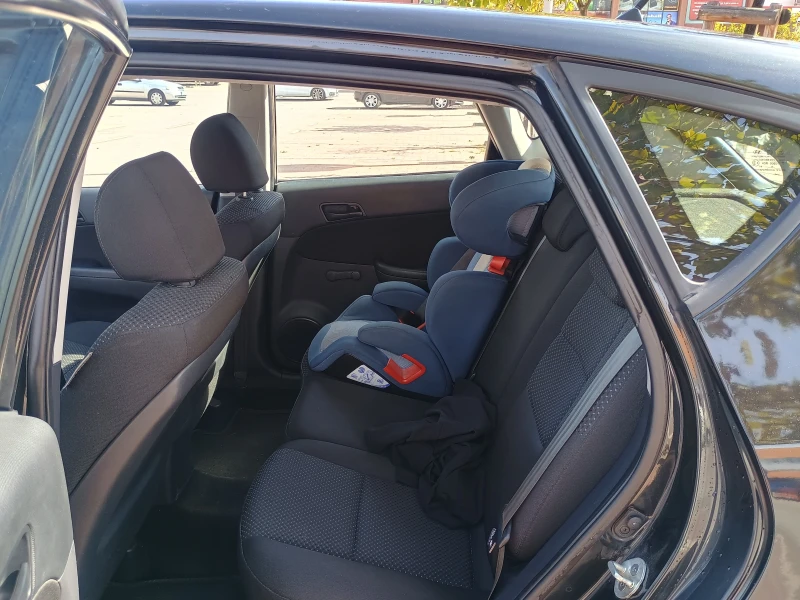 Hyundai I30 1.4 с газ, снимка 13 - Автомобили и джипове - 47509545