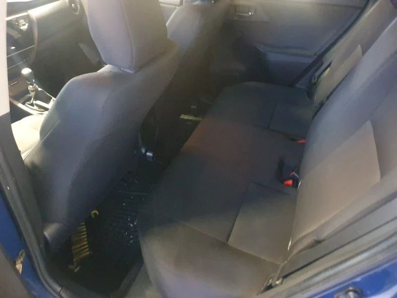 Toyota Auris, снимка 10 - Автомобили и джипове - 53273446