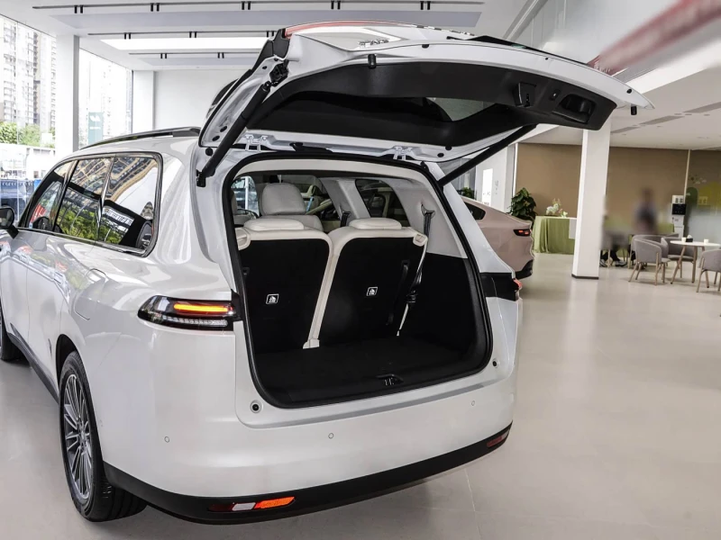 Leapmotor C10 Leapmotor C16 2026  хибрид (range extender), снимка 9 - Автомобили и джипове - 53414690