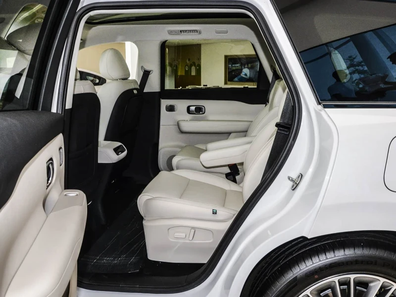 Leapmotor C10 Leapmotor C16 2026  хибрид (range extender), снимка 8 - Автомобили и джипове - 53414690