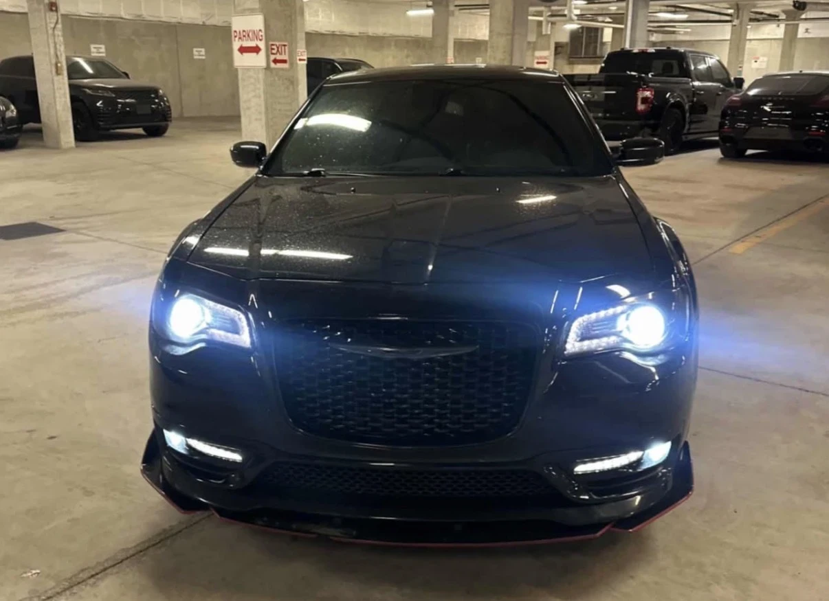 Chrysler 300c * * Подгреви * * Панорама * * 4X4 * * Carfax * *  - изображение 4