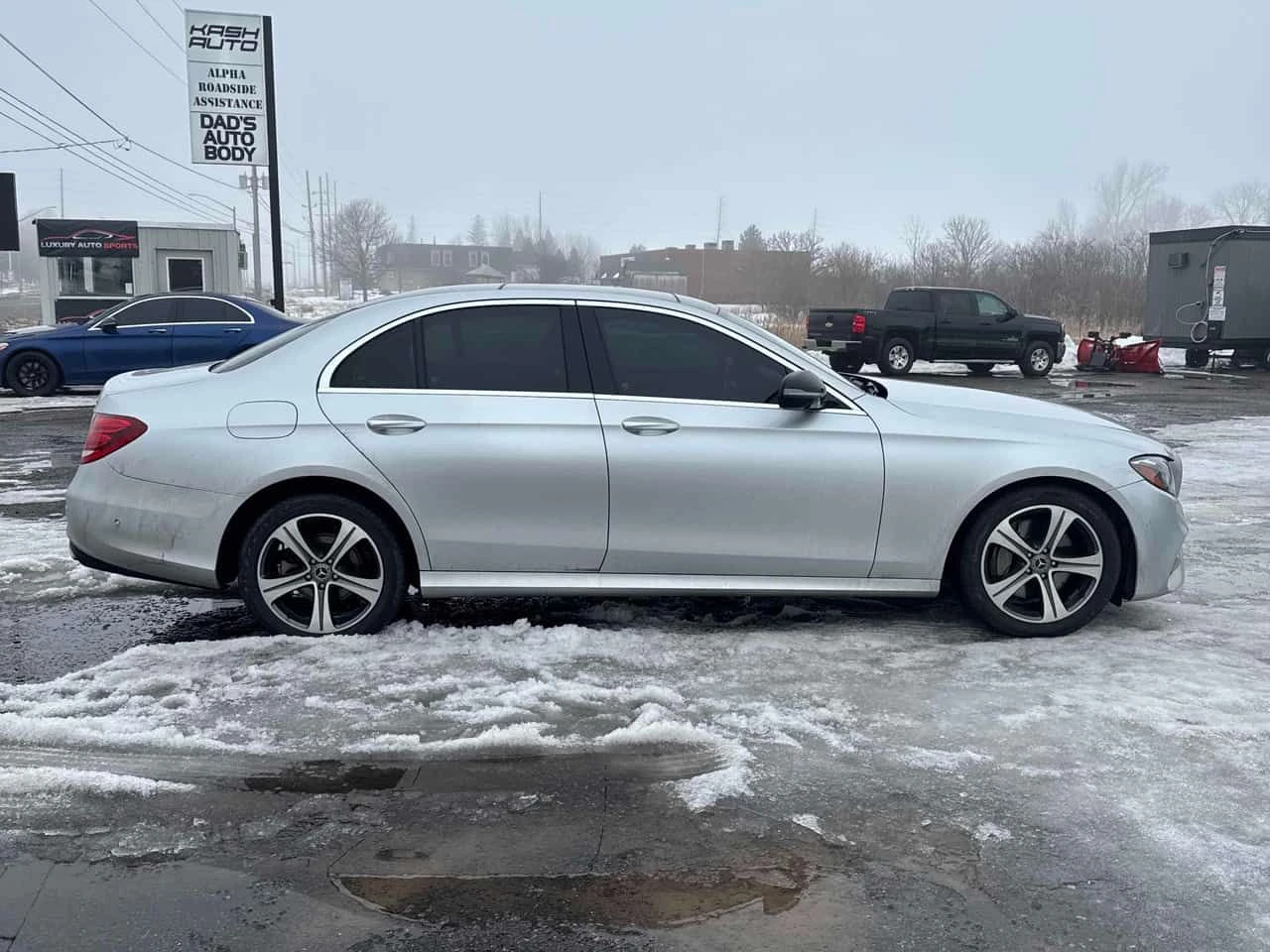 Mercedes-Benz E 300 * CARFAX * ДИСТРОНИК* ХЕД-ЪП* BURMESTER*  - изображение 3