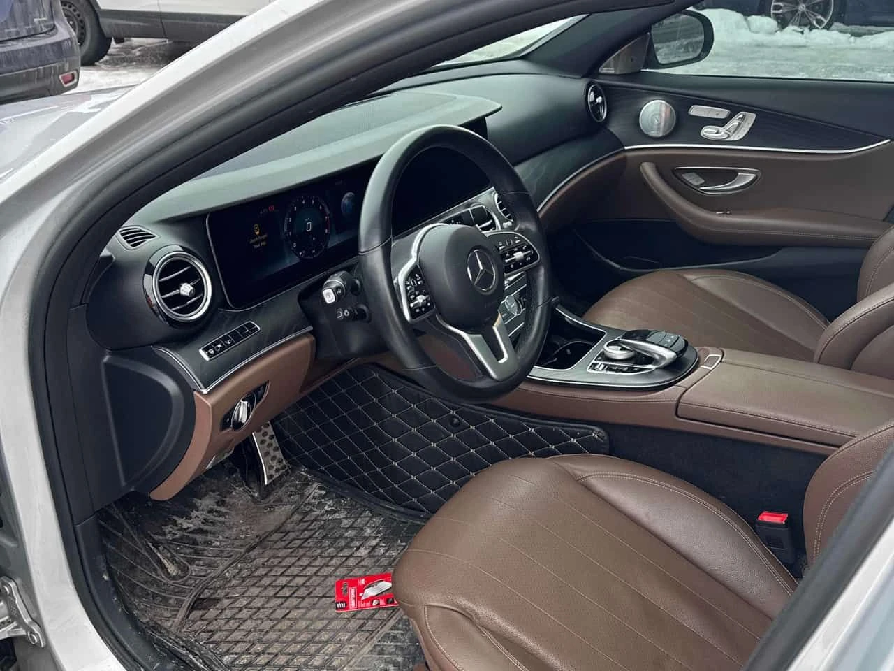 Mercedes-Benz E 300 * CARFAX * ДИСТРОНИК* ХЕД-ЪП* BURMESTER*  - изображение 5