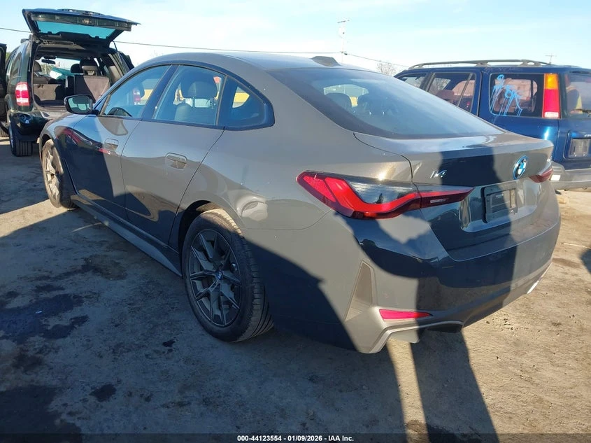 BMW i4 Edrive35, снимка 3 - Автомобили и джипове - 53825041