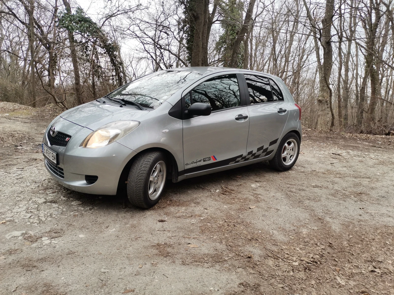 Toyota Yaris 1.3, снимка 3 - Автомобили и джипове - 53914267