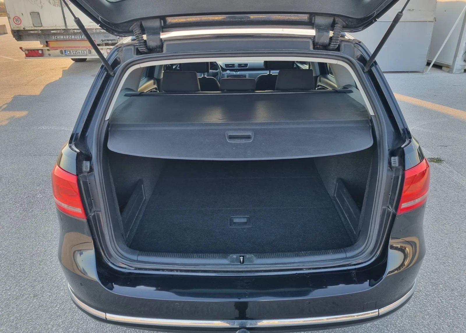 VW Passat 2.0 TDI, снимка 15 - Автомобили и джипове - 54752754