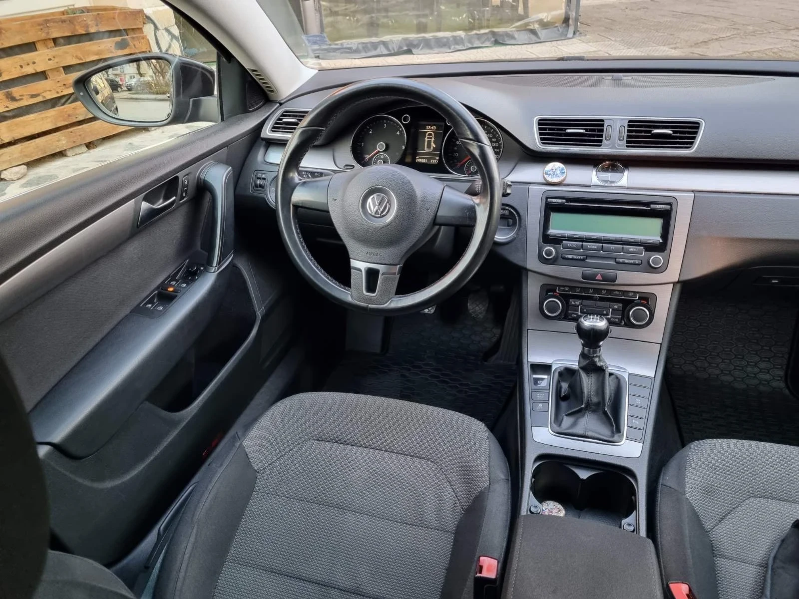 VW Passat 2.0 TDI, снимка 12 - Автомобили и джипове - 54752754