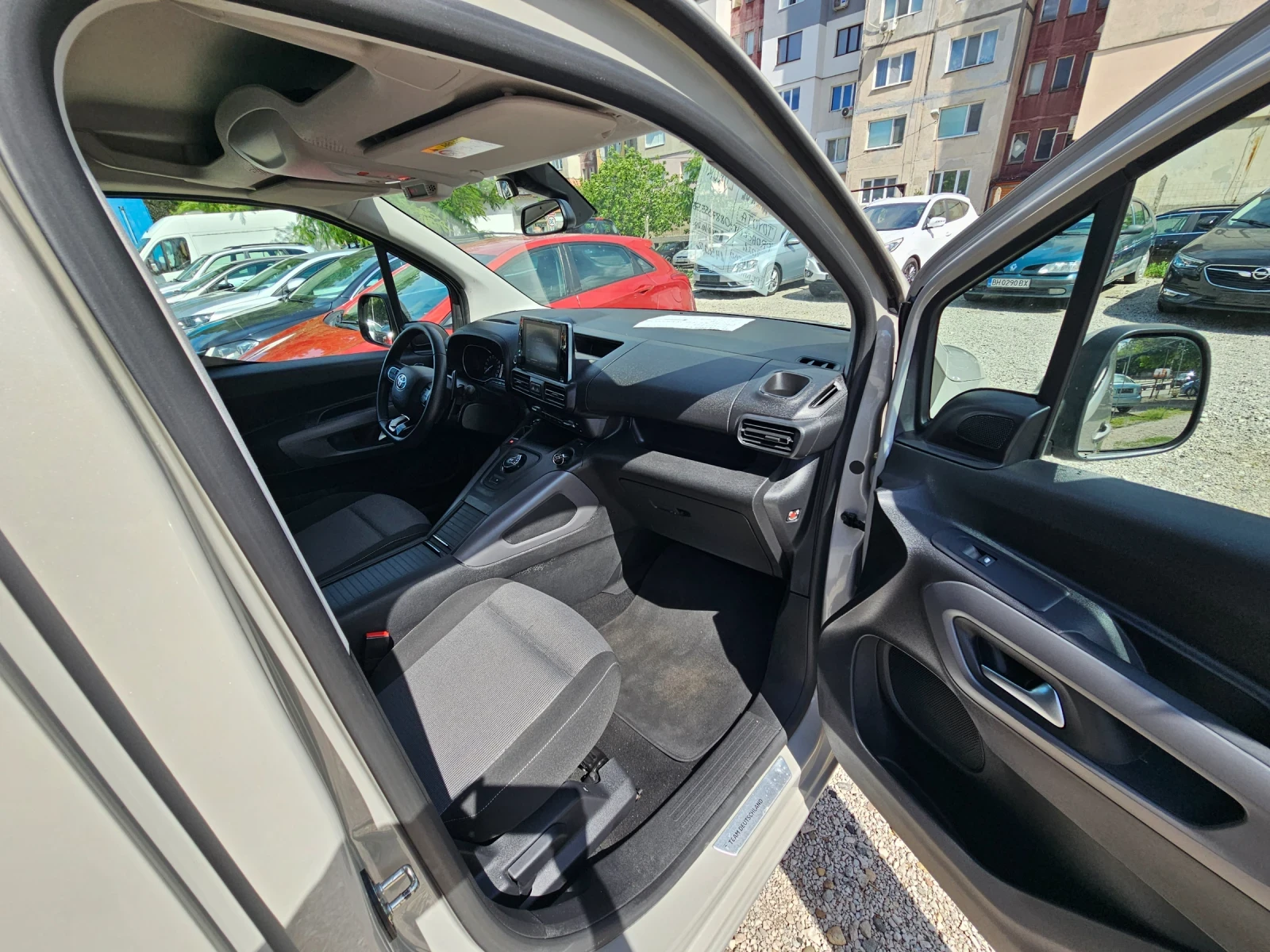 Toyota Proace City 1.2i TURBO/LUXORI, снимка 7 - Автомобили и джипове - 54894377