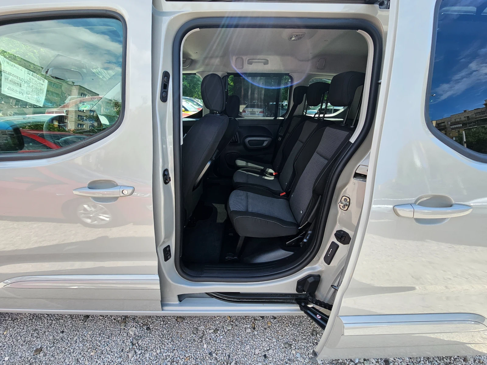 Toyota Proace City 1.2i TURBO/LUXORI, снимка 8 - Автомобили и джипове - 54894377