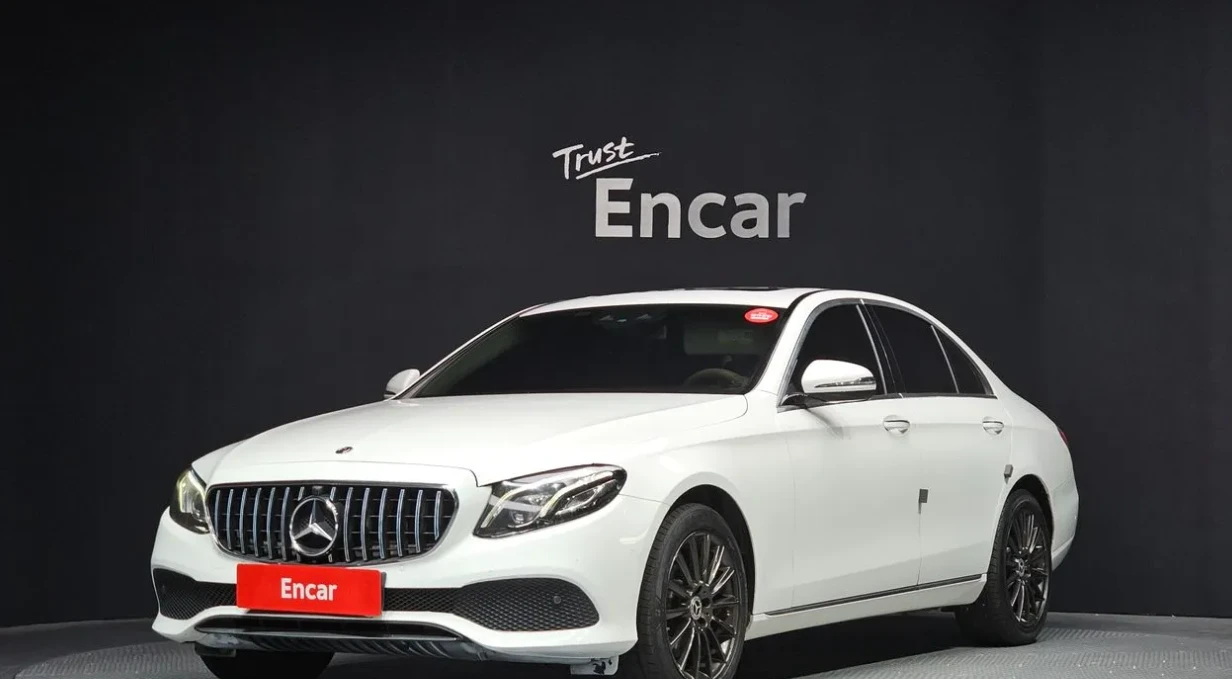 Mercedes-Benz E 220 D * AMG LINE * BURMESTER * ШИБЕДАХ * HEAD UP * 