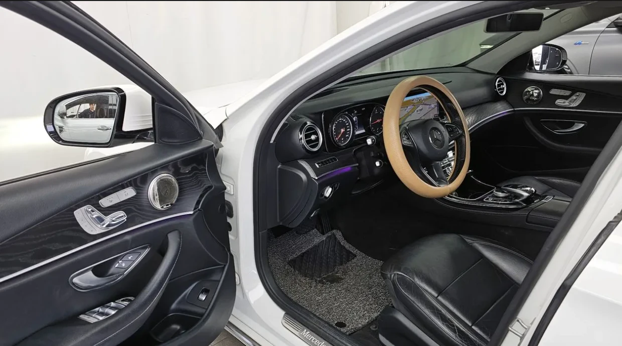 Mercedes-Benz E 220 D * AMG LINE * BURMESTER * ШИБЕДАХ * HEAD UP * , снимка 5 - Автомобили и джипове - 55408445