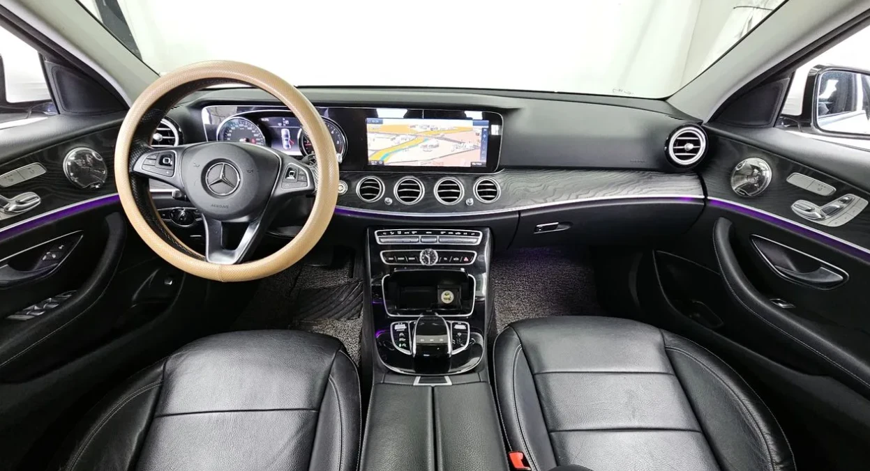 Mercedes-Benz E 220 D * AMG LINE * BURMESTER * ШИБЕДАХ * HEAD UP * , снимка 6 - Автомобили и джипове - 55408445