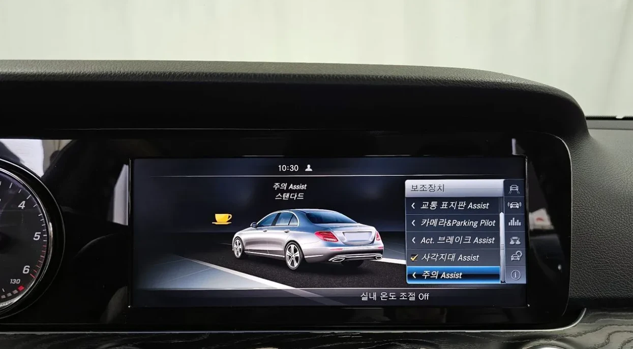 Mercedes-Benz E 220 D * AMG LINE * BURMESTER * ШИБЕДАХ * HEAD UP * , снимка 10 - Автомобили и джипове - 55408445