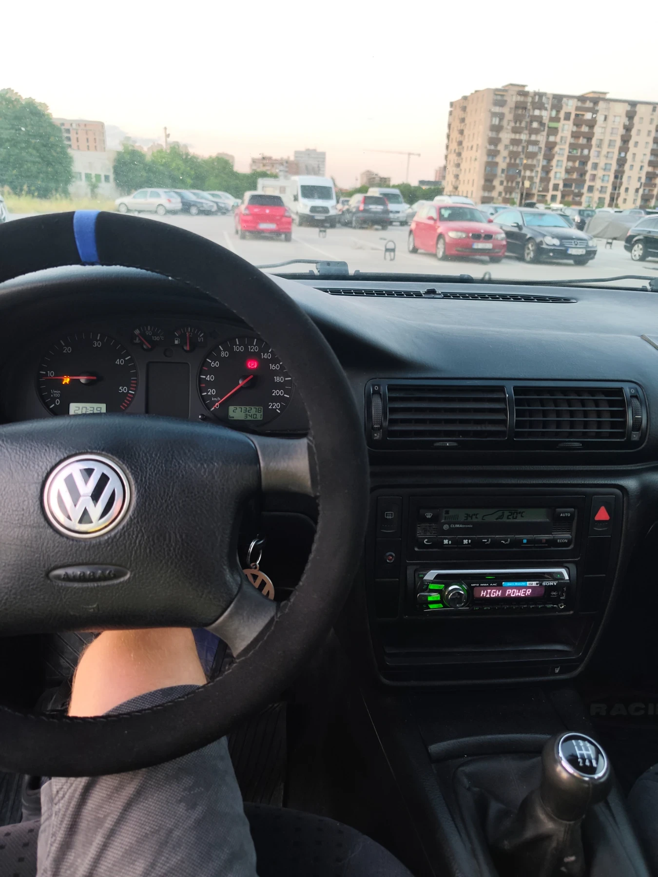 VW Passat 1.9 TDI 110кс, снимка 9 - Автомобили и джипове - 55792890