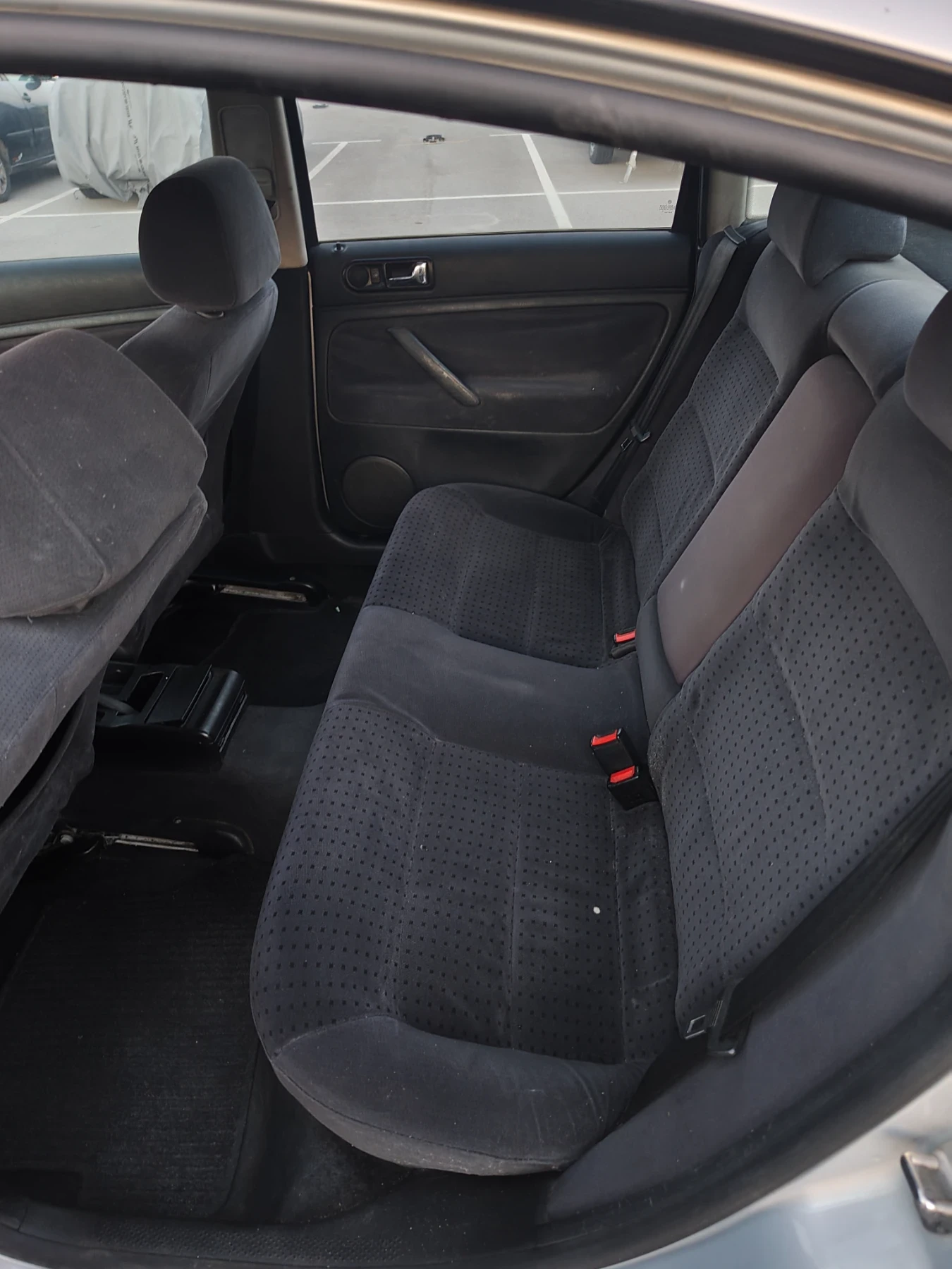 VW Passat 1.9 TDI 110кс, снимка 10 - Автомобили и джипове - 55792890
