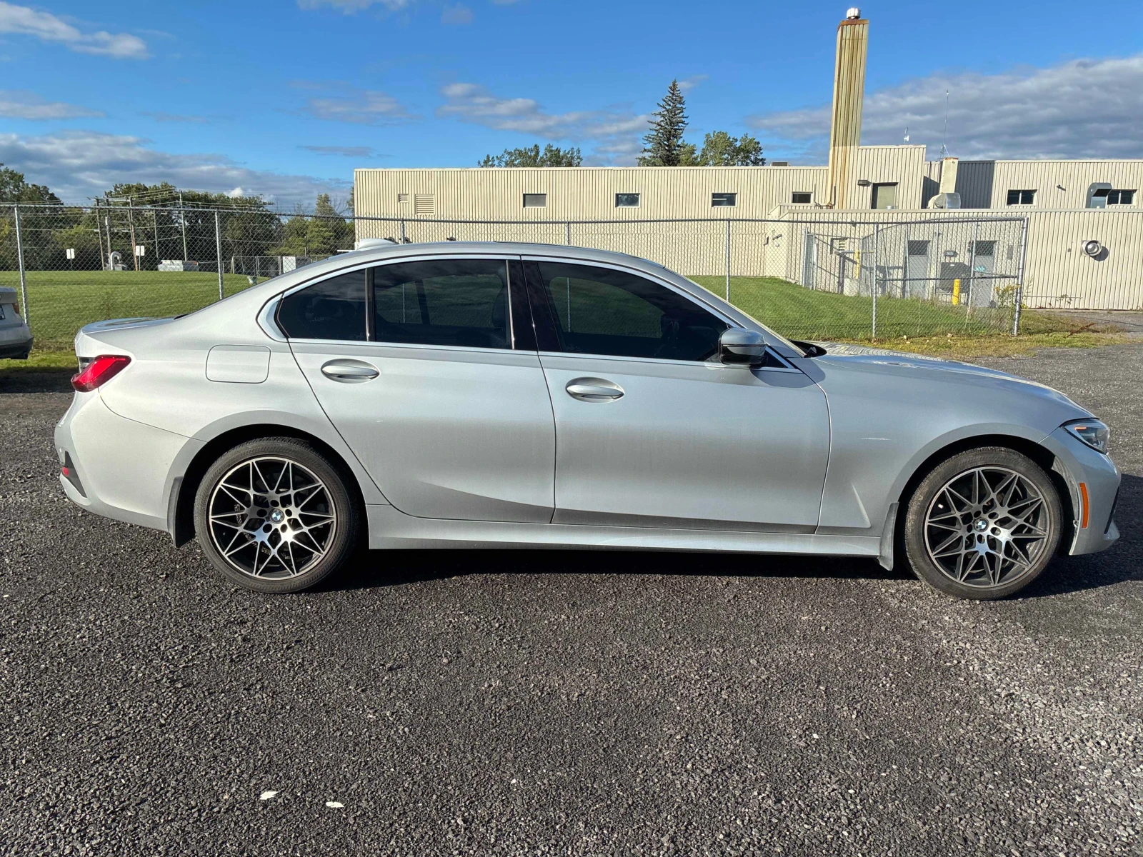 BMW 330 i xDrive | CARFAX | АВТОКРЕДИТ БЕЗ ПЪРВОНАЧАЛНА , снимка 4 - Автомобили и джипове - 55872397