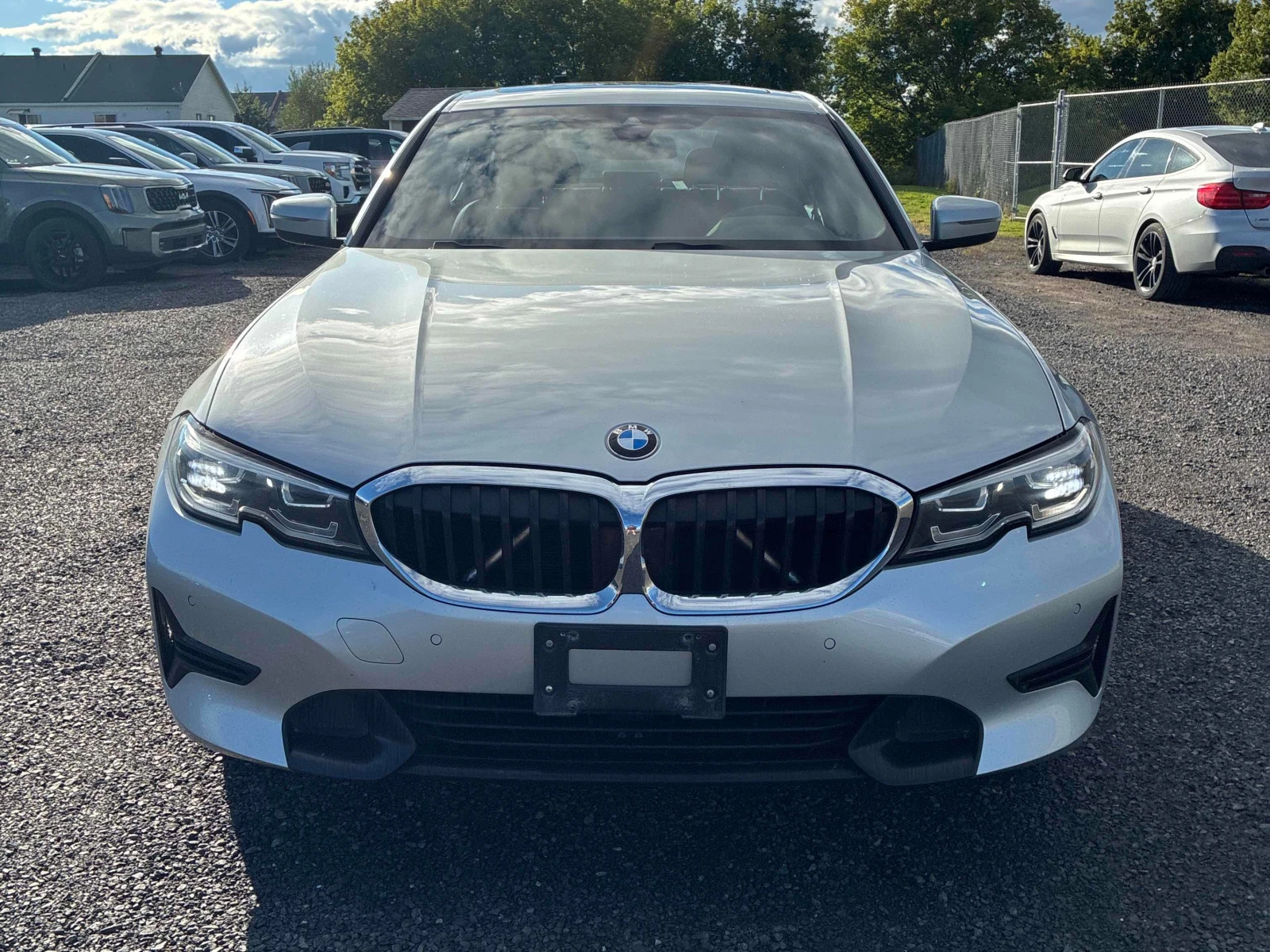 BMW 330 i xDrive | CARFAX | АВТОКРЕДИТ БЕЗ ПЪРВОНАЧАЛНА , снимка 2 - Автомобили и джипове - 55872397