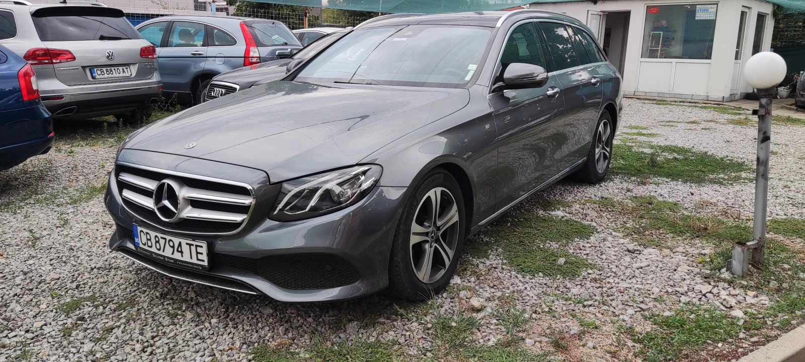 Mercedes-Benz E 220, снимка 2 - Автомобили и джипове - 56181953
