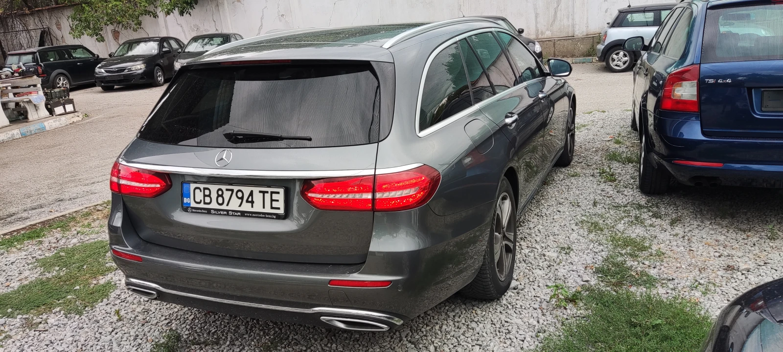 Mercedes-Benz E 220, снимка 5 - Автомобили и джипове - 56181953