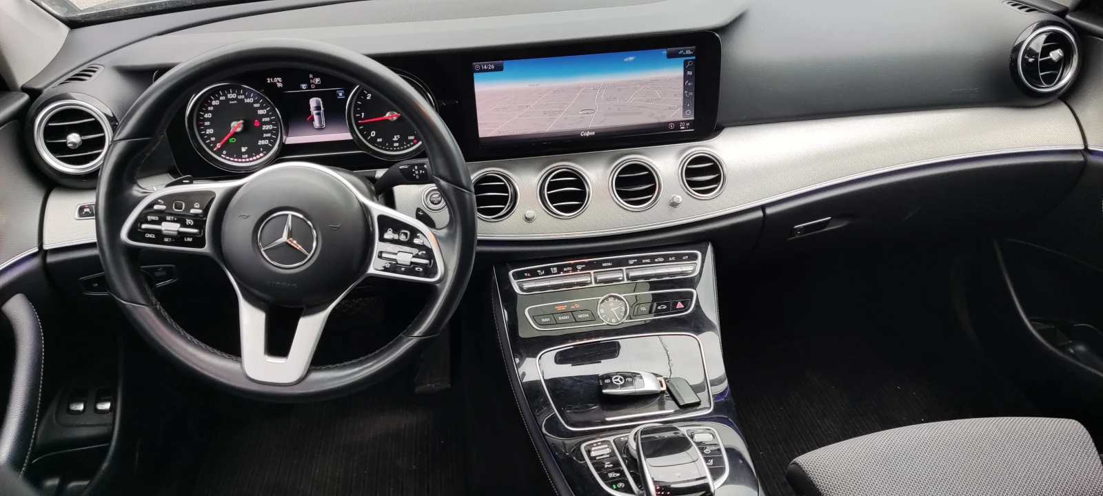 Mercedes-Benz E 220, снимка 13 - Автомобили и джипове - 56181953